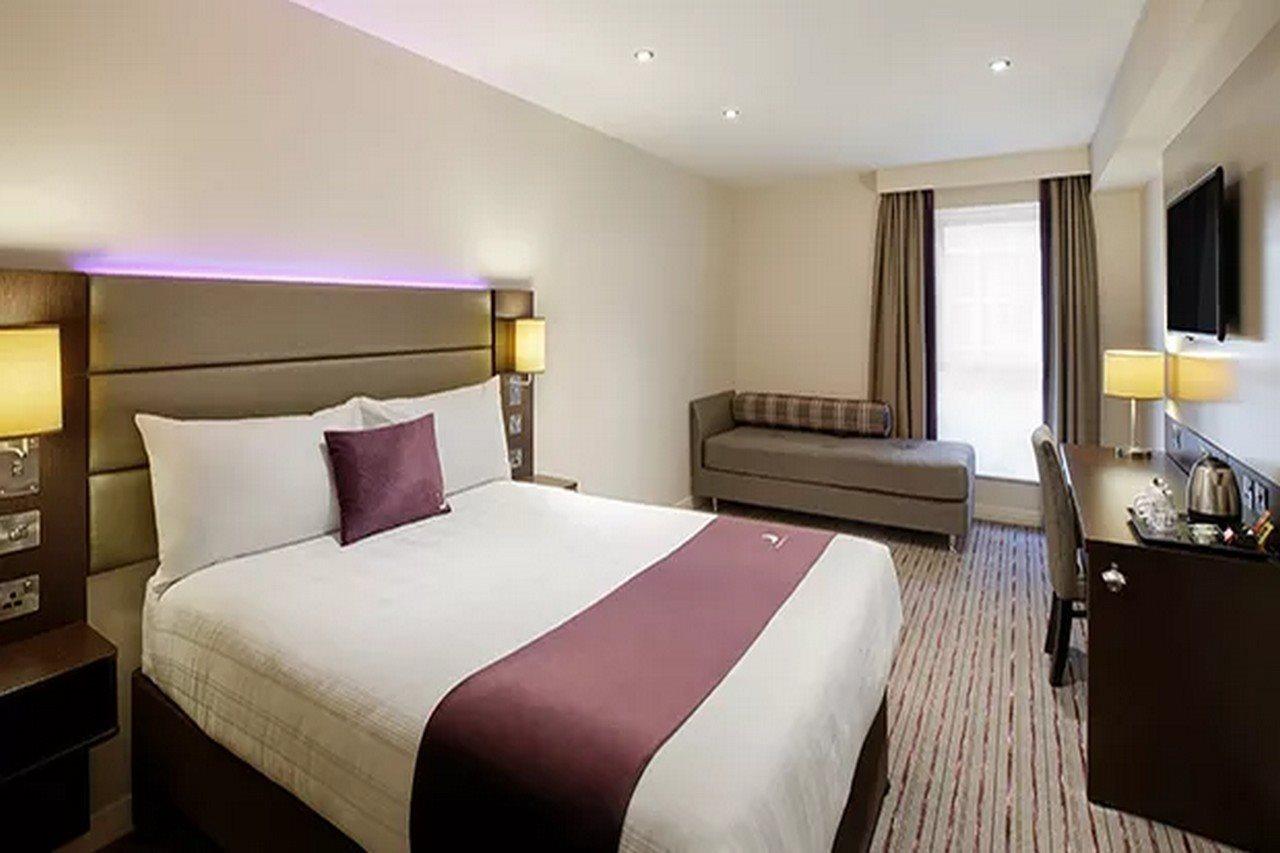 Premier Inn 캐릭퍼거스 외부 사진